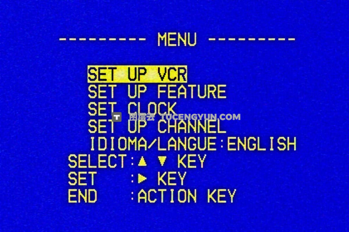 复古怀旧干扰混乱霓虹蓝VHS老式电子显示器屏幕PSD特效样机 VHS Tape Text & Logo Effect（12417）图层云