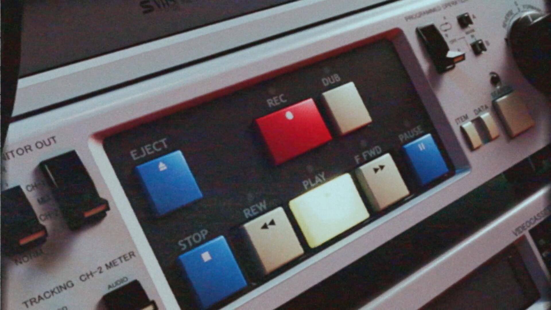 《倒回现实》复古VHS风格怀旧氛围磁带颗粒纹理故事短片模板AE/PR/FCPX/达芬奇模板（12612）