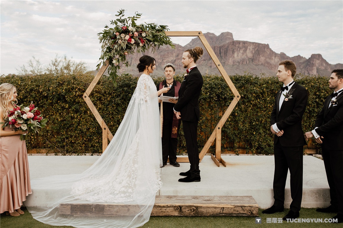 热门叙事感情绪氛围美学奶油色调自然旅拍婚纱摄影LR调色预设 G-Presets – Blake Hogge Presets（12963）图层云