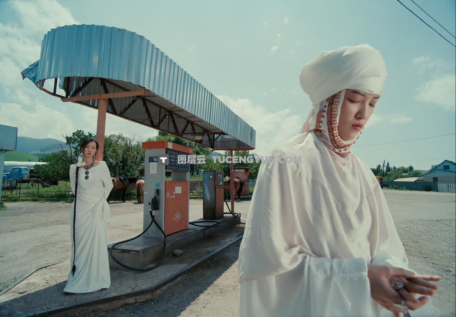 Artlist 热门游牧民族传统服饰商业广告短片ARRI ALEXA LF摄影机原始灰片调色练习LOG实拍4K视频素材（13203）图层云