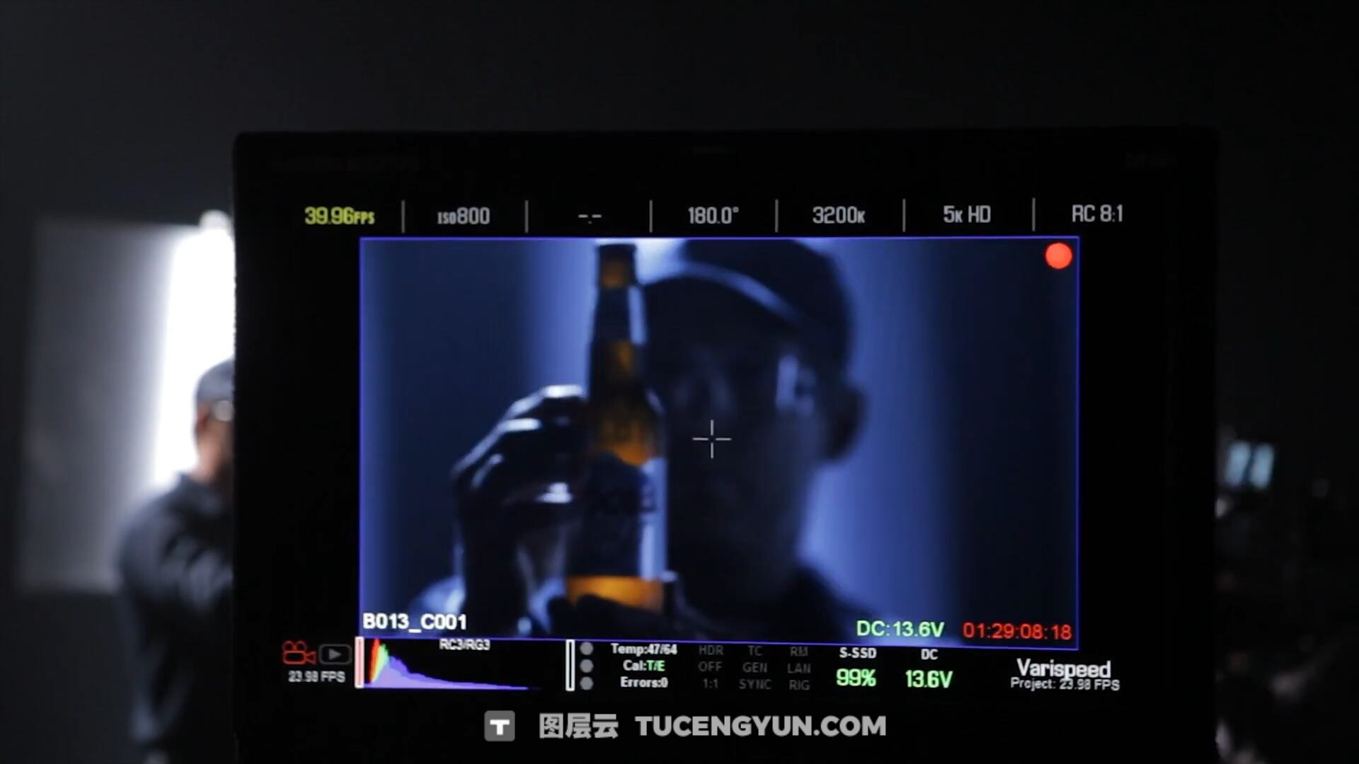 大师课程：商业级啤酒广告打光、摄影视频课程 中文字幕 Filmmakers Academy – How To Shoot a Beer Commercial（13344）图层云