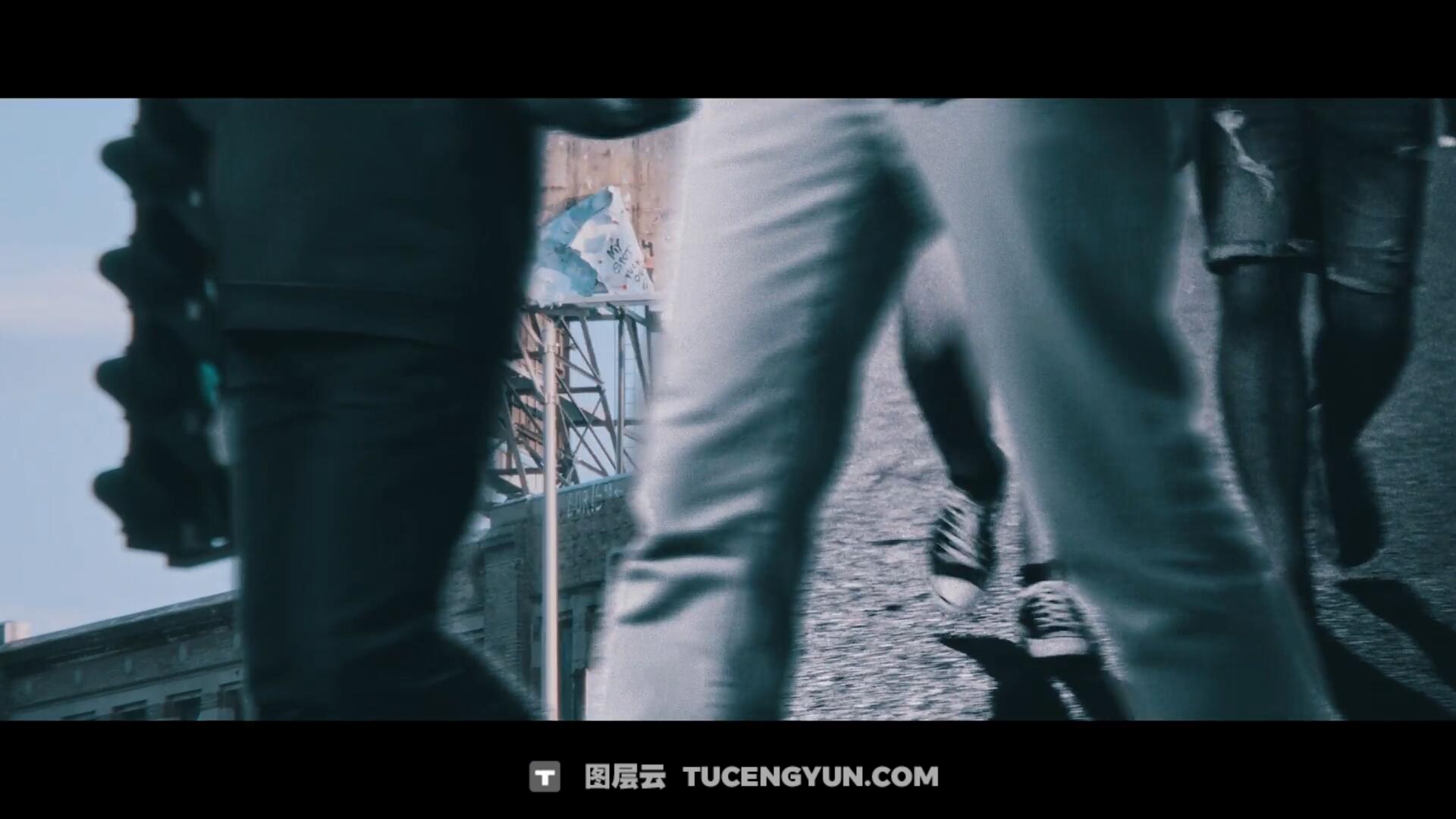 AE/PR/达芬奇模板：创意故事感人物剪影擦拭前景模糊转场过渡（13601）图层云