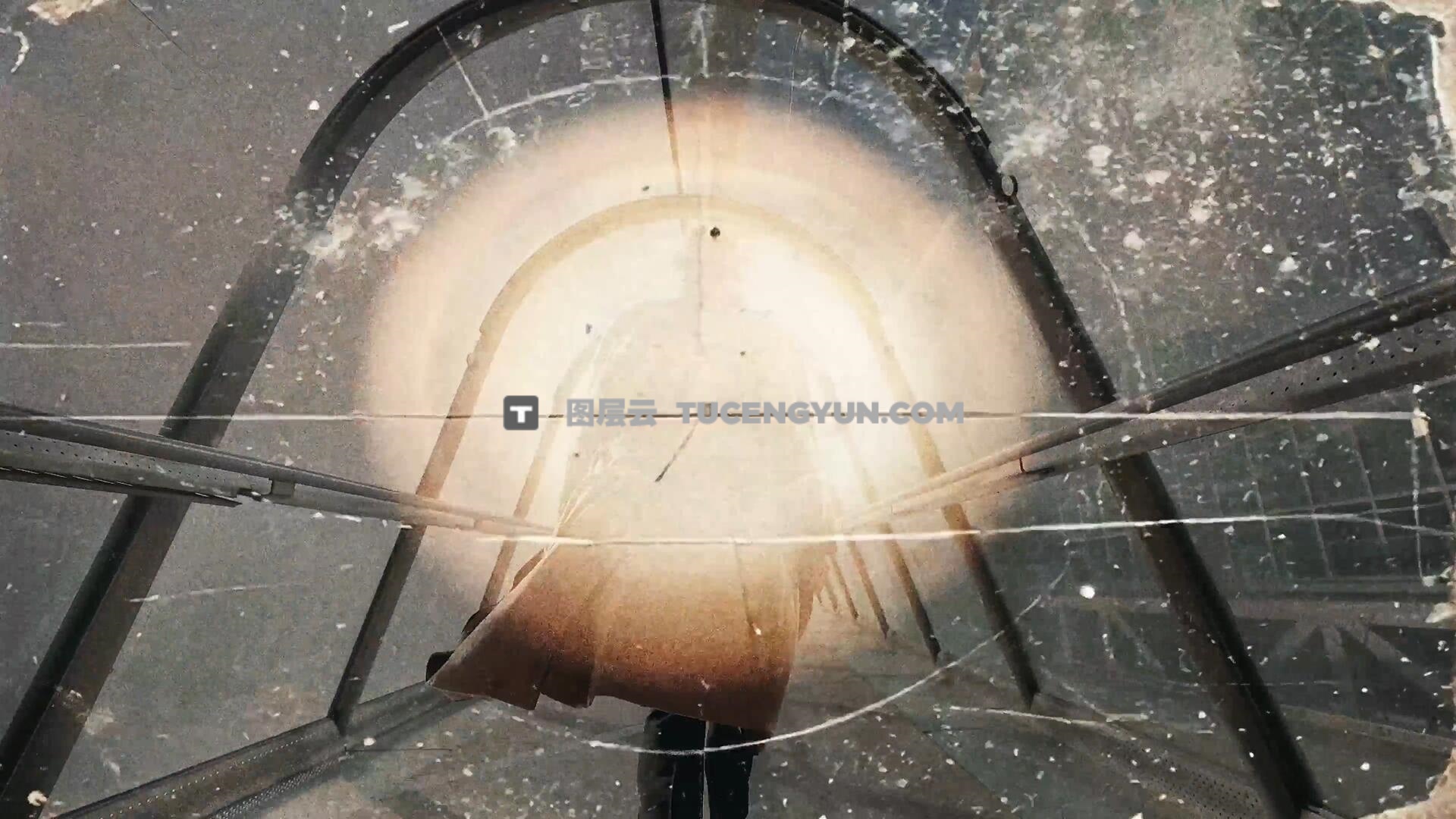 达芬奇模板：老式电影美学胶片打孔边框字母噪点4K转场过渡效果（13608）图层云