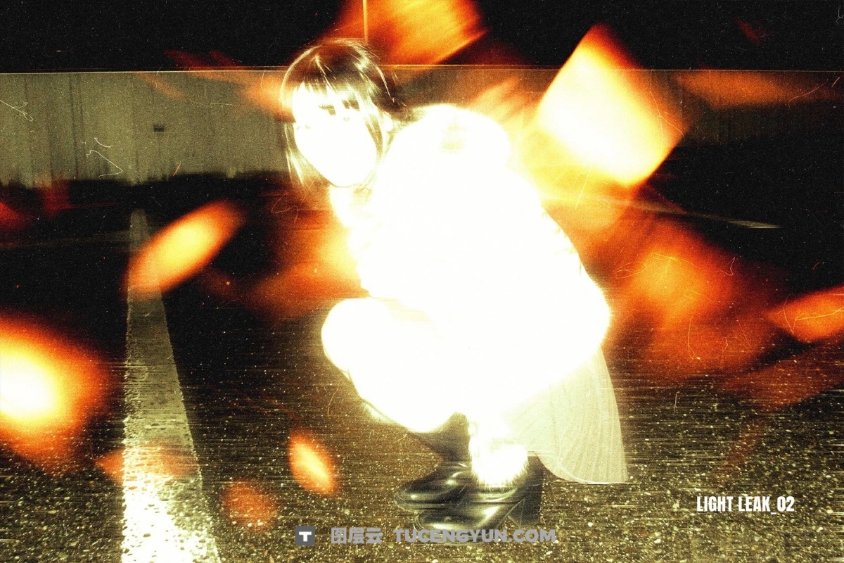 老式胶片相机发光条纹烧伤漏光效果叠加层PSD特效样机 Analogue Light Leak Photo Effect(13634)图层云 老式胶片相机发光条纹烧伤漏光效果叠加层PSD特效样机 Analogue Light Leak Photo Effect(13634)图层云