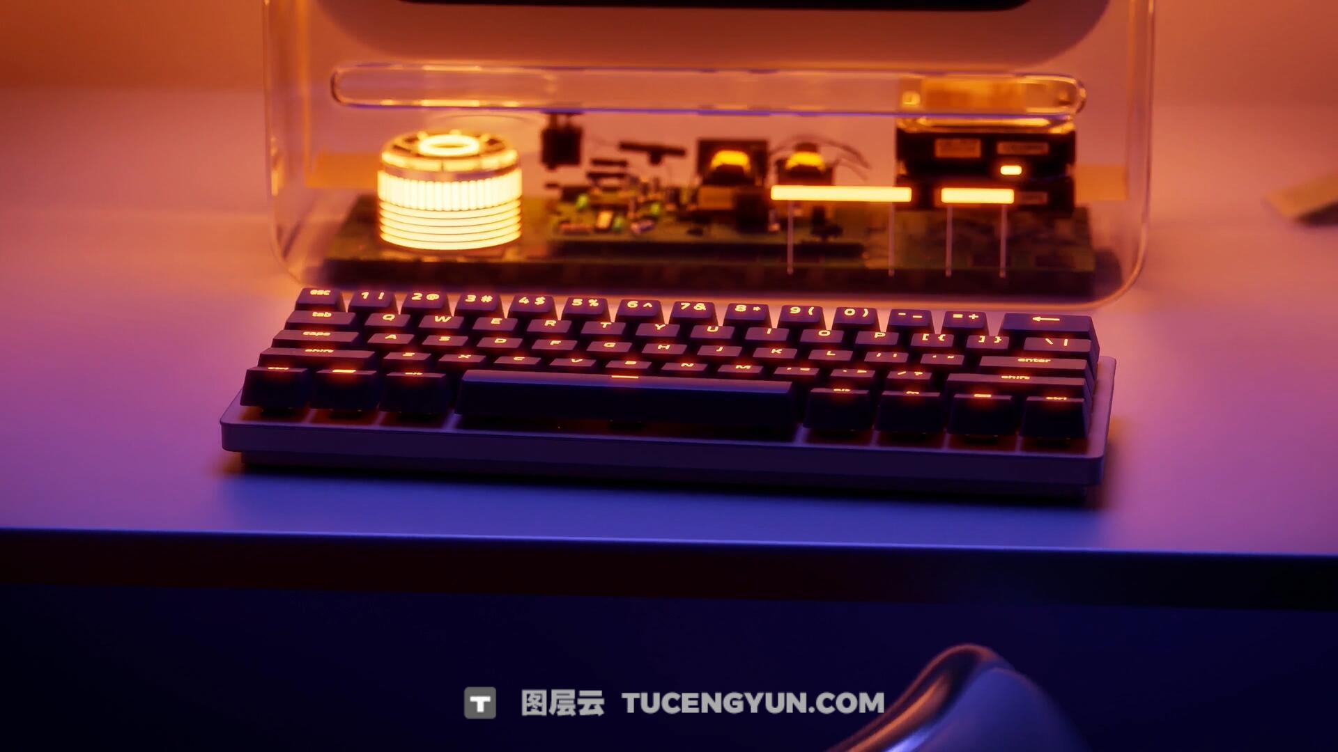 FCPX插件：复古超现实主义未来派3D桌面4K动画模板（13881）图层云