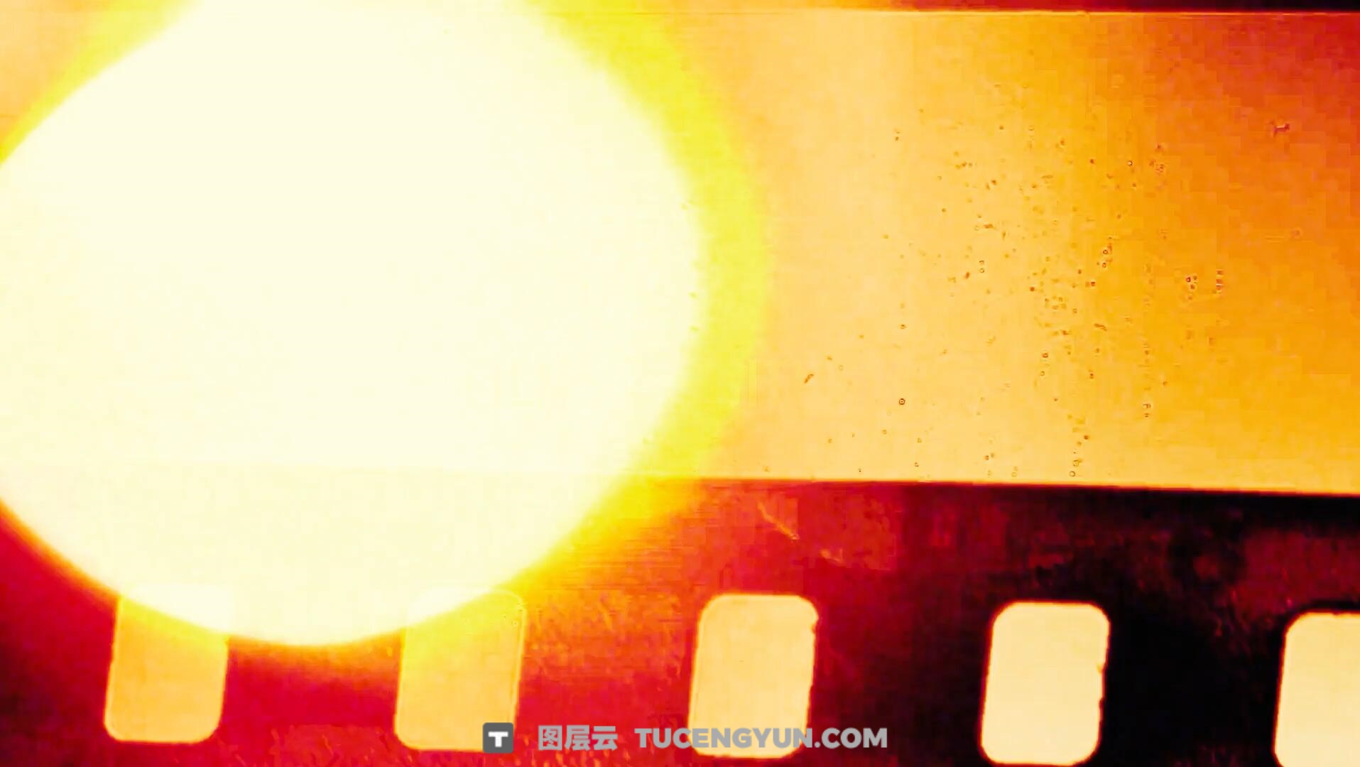 FCPX插件：50个复古Super 8mm胶片打孔、烧录、漏光、砂砾、快门无缝转场过渡+音效（13696）图层云