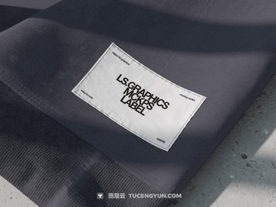 16个极简模特T恤短袖棒球帽手提袋袜子印花吊牌水洗标LOGO设计展示PSD样机组合 LS.GRAPHICS Outdoor Merch Mockups（13725）图层云