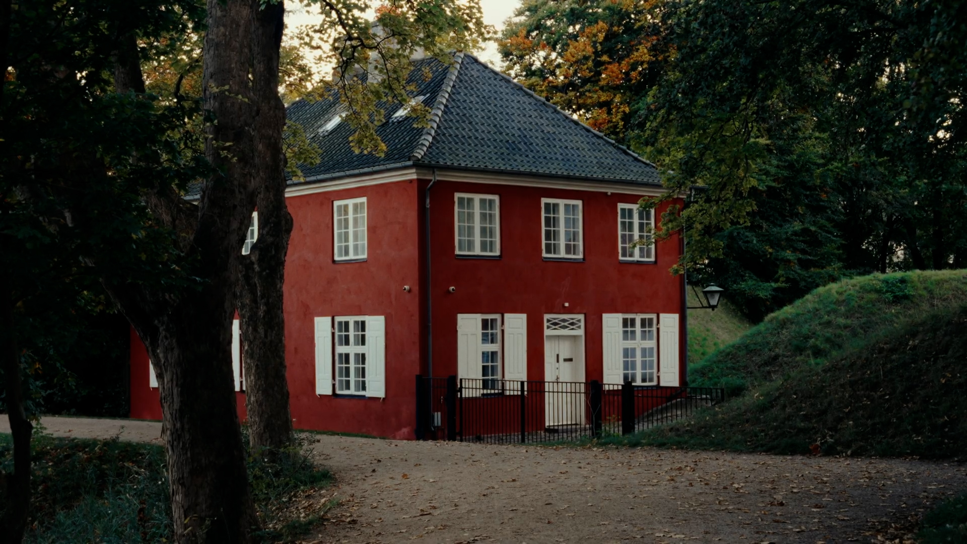 蔡司镜头美学电影胶片模拟商业色彩分级达芬奇调色节点 ZeissVision Power Grade – Ethan Jones（13840）图层云