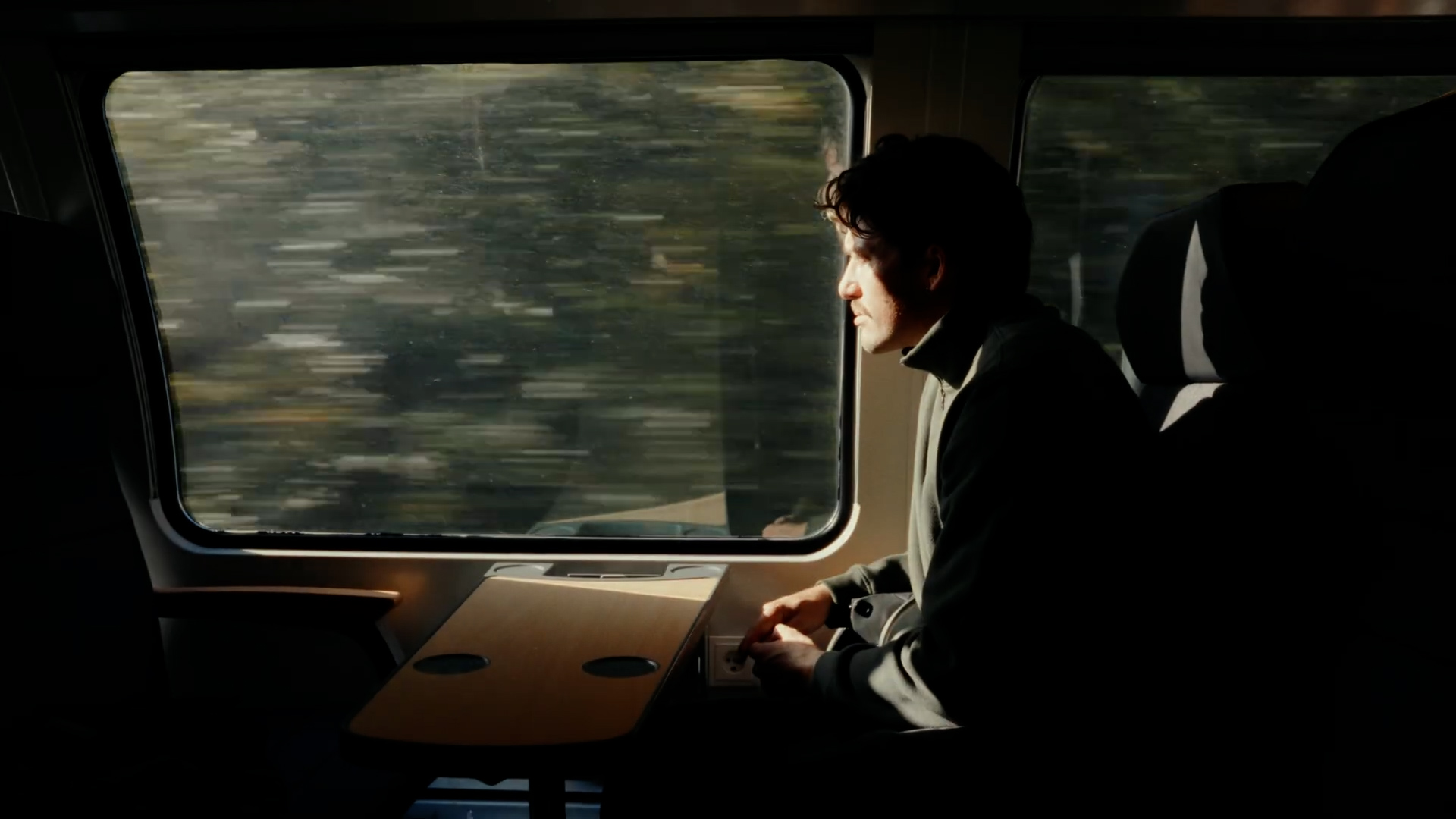 蔡司镜头美学电影胶片模拟商业色彩分级达芬奇调色节点 ZeissVision Power Grade – Ethan Jones（13840）图层云