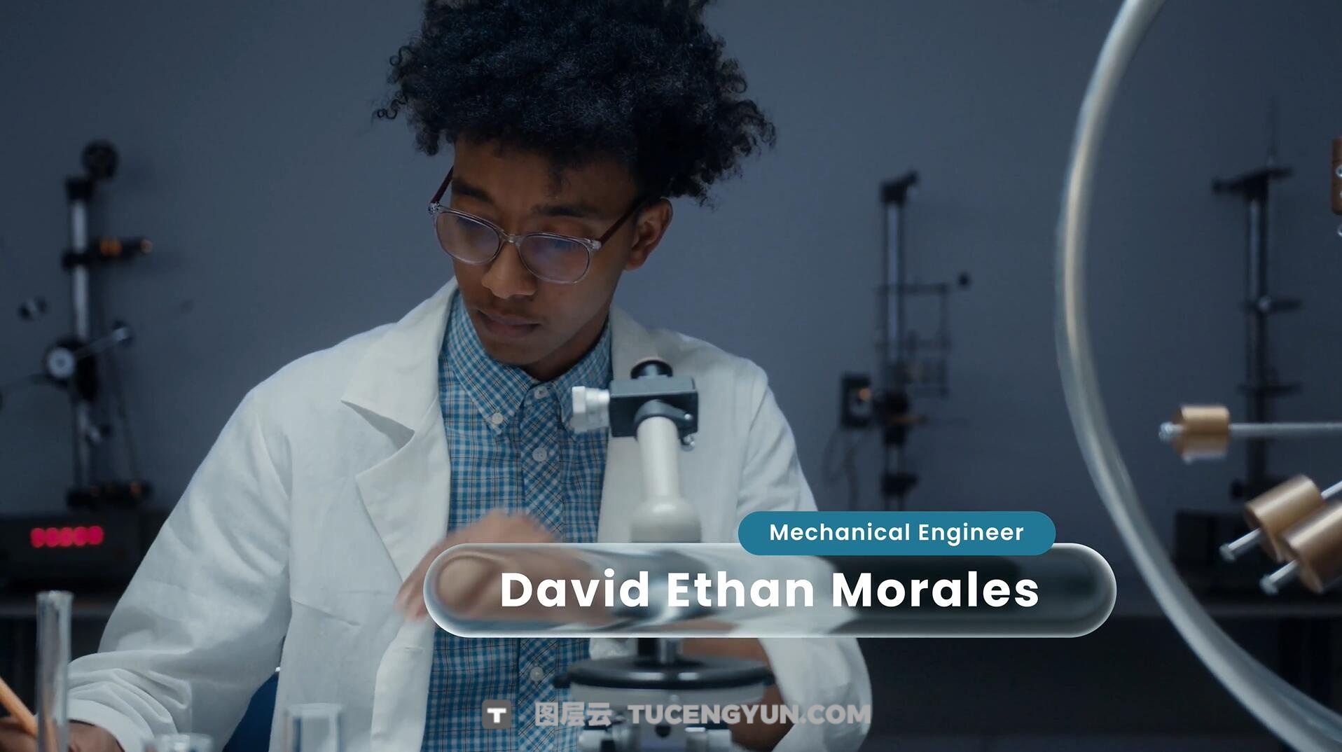 AE模板:苹果液态玻璃渐变效果文字标题字幕动画模板(13996)图层云 AE模板:苹果液态玻璃渐变效果文字标题字幕动画模板(13996)图层云