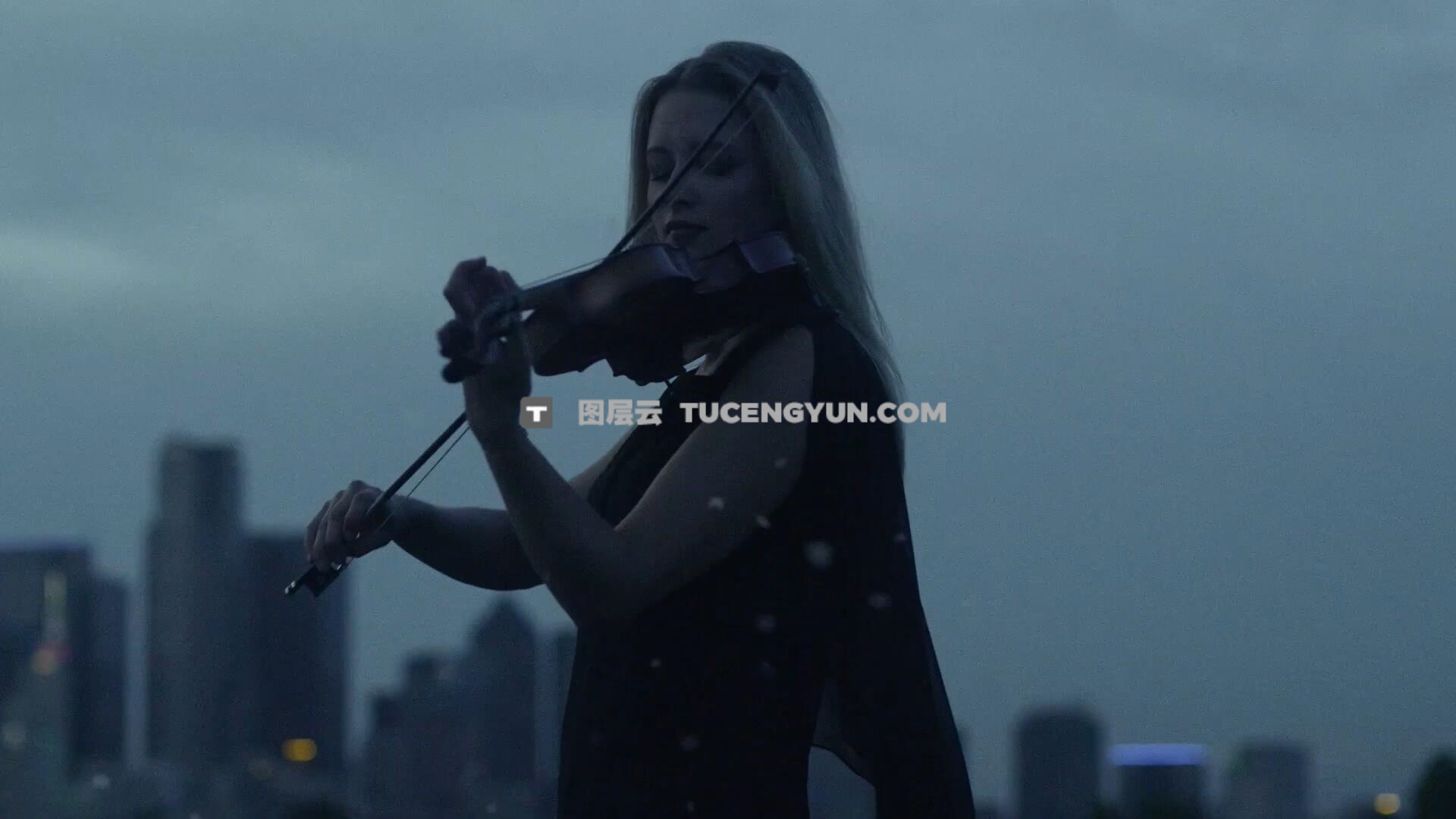 120个超高品质电影级写实下雪雪景氛围叠加背景4K视频素材（14024）图层云