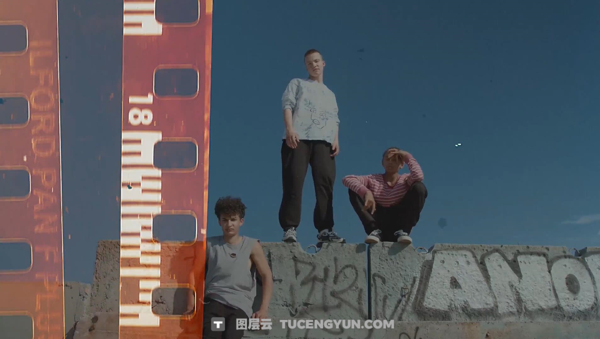 视频素材：10个复古做旧35毫米胶片漏光耀斑划痕4K叠加转场视频素材（14093）图层云