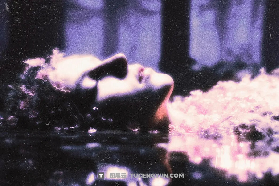 复古Y2K紫色发光颗粒光晕噪点胶片艺术特效PSD效果样机 Purple Grain Glow Effect（14188）图层云