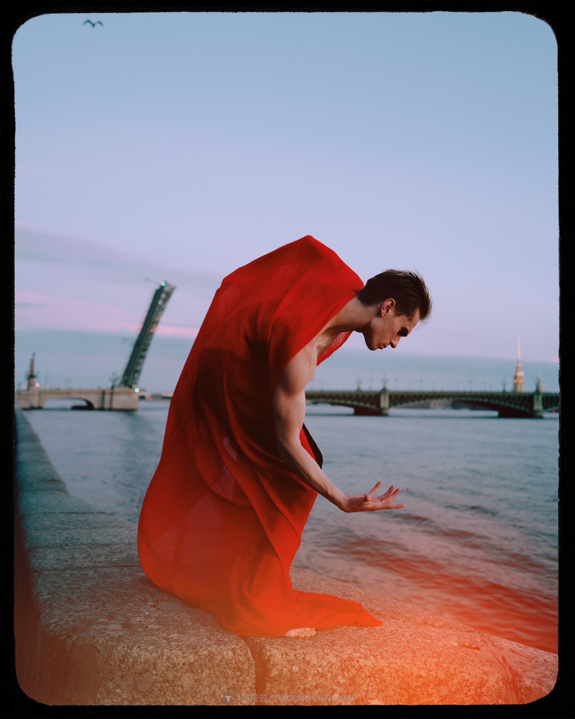 40款复古情绪风格拼贴艺术、双重曝光、胶片框架人像摄影后期照片设计排版PSD模板样机素材 KORZOV COLLAGES #1（14258）图层云