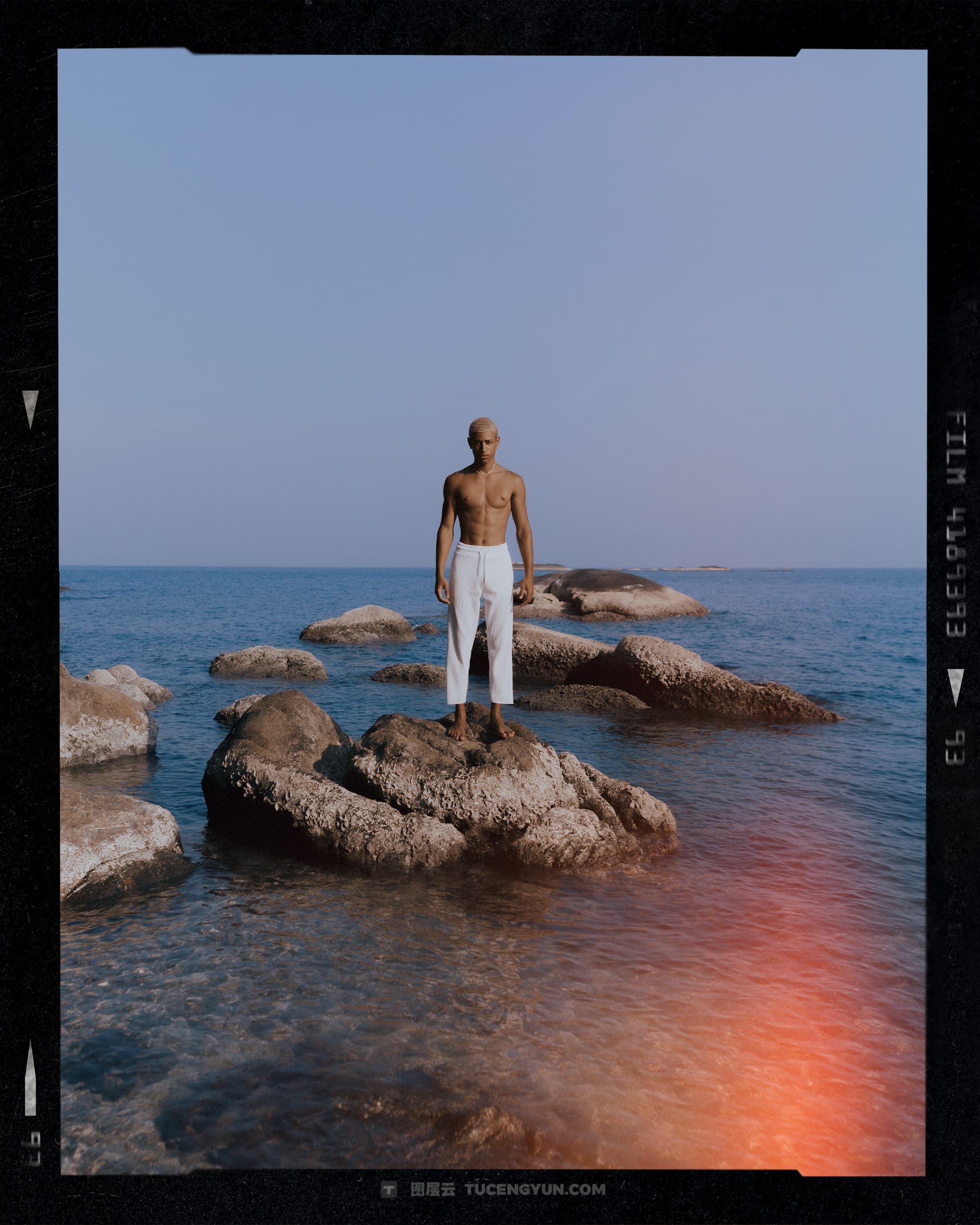 40款复古情绪风格拼贴艺术、双重曝光、胶片框架人像摄影后期照片设计排版PSD模板样机素材 KORZOV COLLAGES #1（14258）图层云