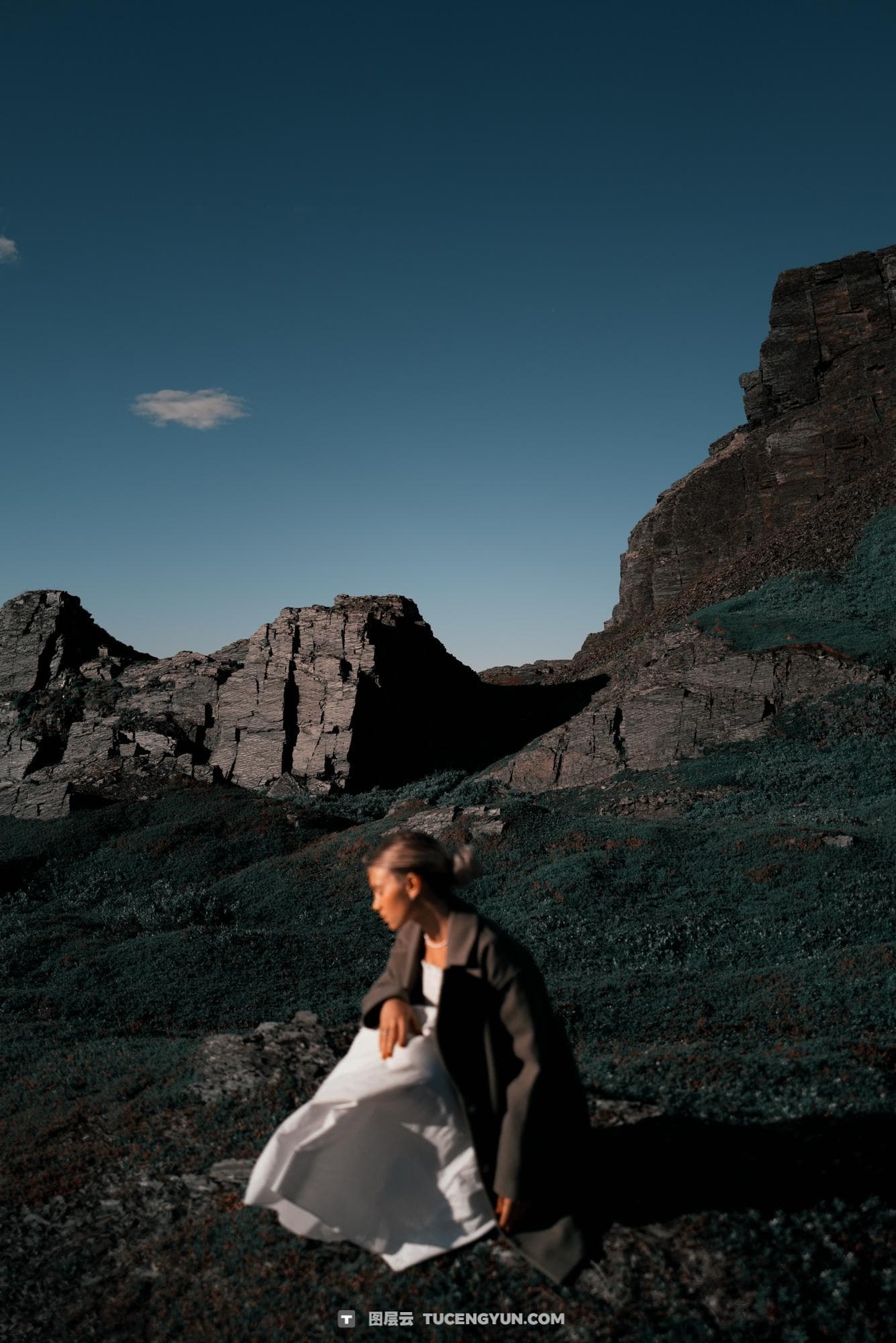 梦幻情绪氛围唯美电影美学婚礼旅拍摄影LUT调色预设+LR预设 Alex Korzov – LUT #7（14497）图层云