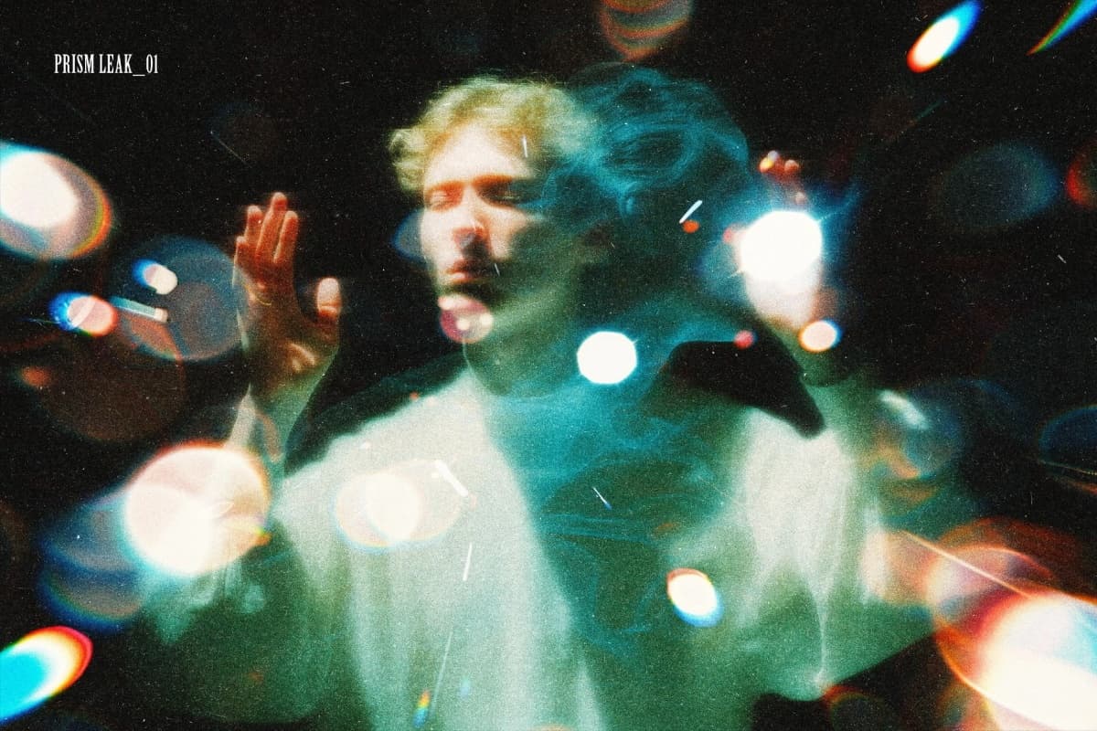 《白日梦想家》棱镜光晕玻璃折射散景封面海报PSD特效样机 Prismic Light Photo Effect（14592）