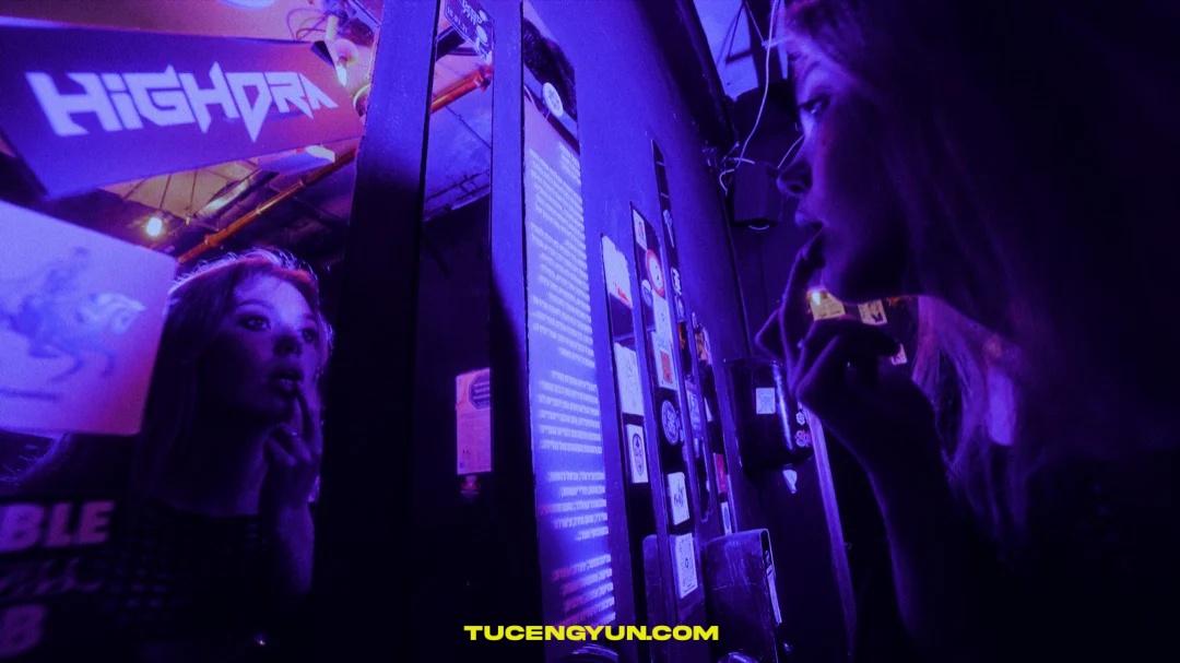 赛博朋克霓虹都市阴郁电影色调人文扫街色彩分级调色LUTs+LR调色预设 GradeFruit – City Noir LUTs & LR Presets（14867）图层云