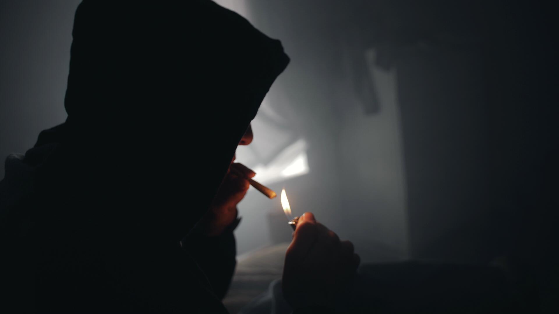 音效：33个男性吸烟音效素材包（14901）