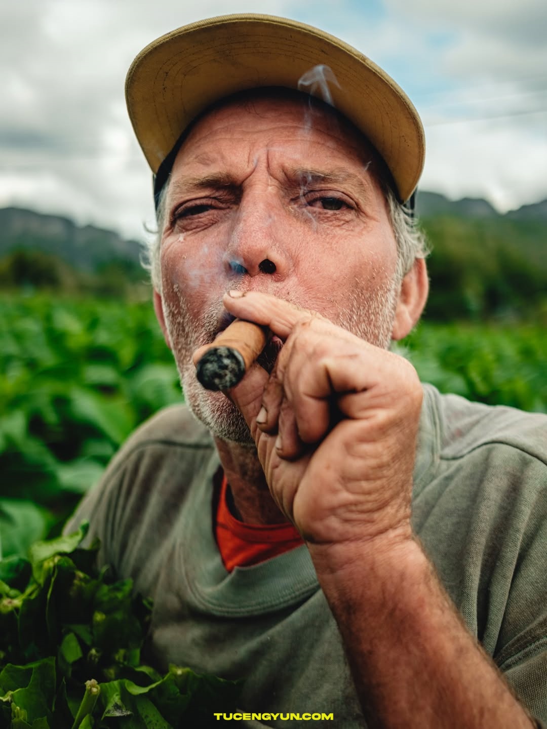 热烈古巴风情街头人像摄影LR预设包+富士胶片模拟配方+中文字幕教程 Cuban Vibes – Street Photography Preset Pack + Fujifilm Recipes & Tutorial(14931)图层云 热烈古巴风情街头人像摄影LR预设包+富士胶片模拟配方+中文字幕教程 Cuban Vibes – Street Photography Preset Pack + Fujifilm Recipes & Tutorial(14931)图层云