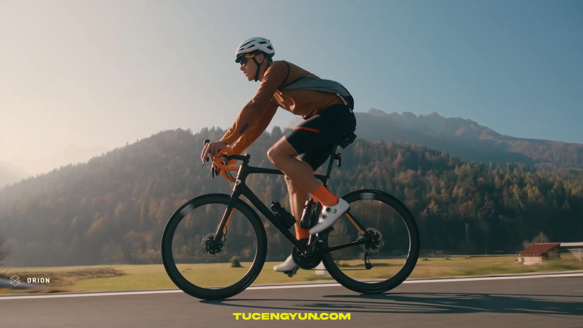 经典电影胶片模拟浓郁红、深邃蓝色彩分级达芬奇调色节点+LUT调色预设 GAMUT – Orion LUT+PowerGrade（14952）图层云