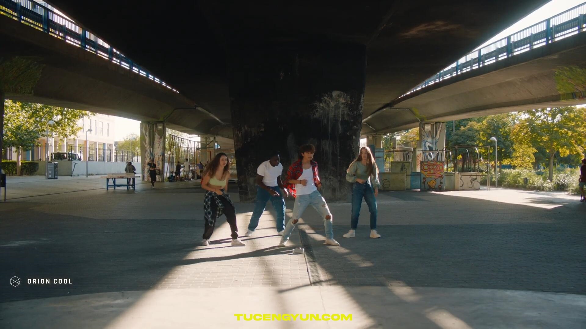 经典电影胶片模拟浓郁红、深邃蓝色彩分级达芬奇调色节点+LUT调色预设 GAMUT – Orion LUT+PowerGrade（14952）图层云