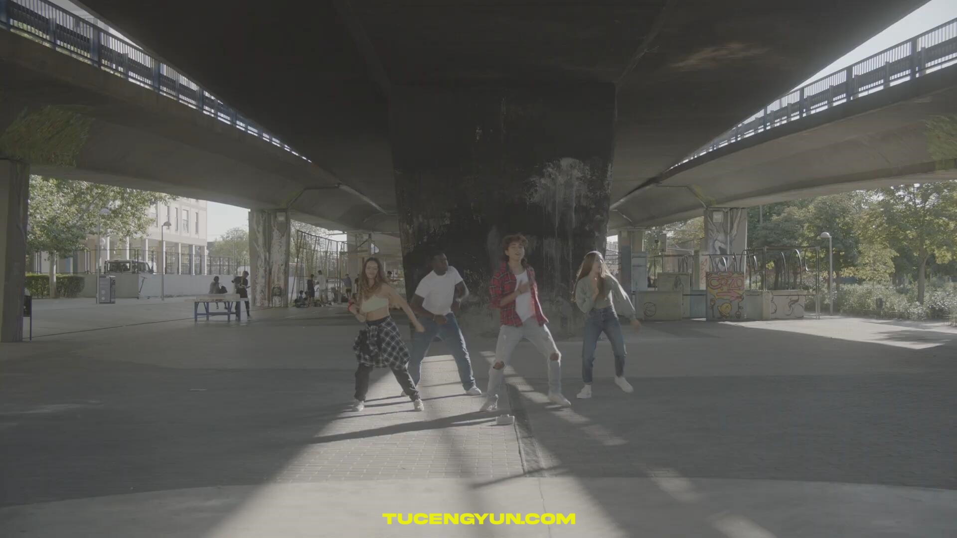 经典电影胶片模拟浓郁红、深邃蓝色彩分级达芬奇调色节点+LUT调色预设 GAMUT – Orion LUT+PowerGrade（14952）图层云