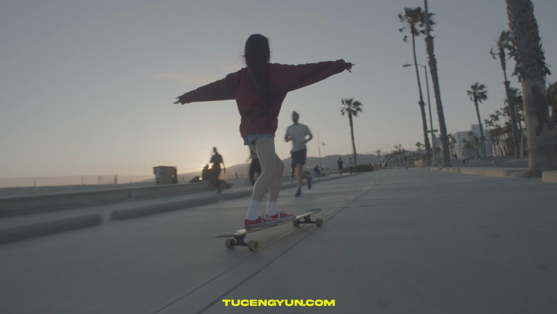 经典电影胶片模拟浓郁红、深邃蓝色彩分级达芬奇调色节点+LUT调色预设 GAMUT – Orion LUT+PowerGrade（14952）图层云