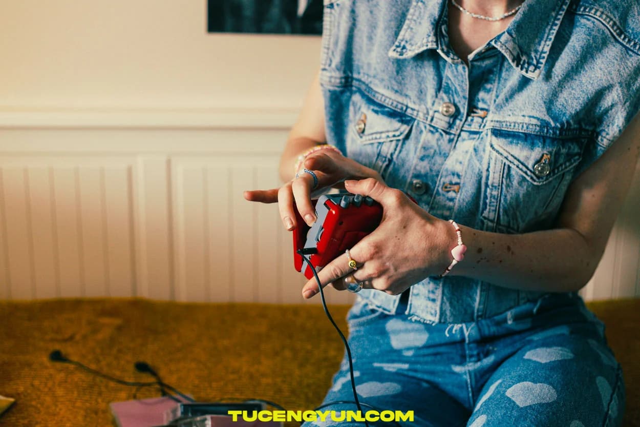 Sickboat 复古胶片电影美学视频短片VLOG调色LUT预设包 Sickboat – RETRO COLOR EFFECTS | RETRO LUTS | RETRO LOOKS（15022）图层云