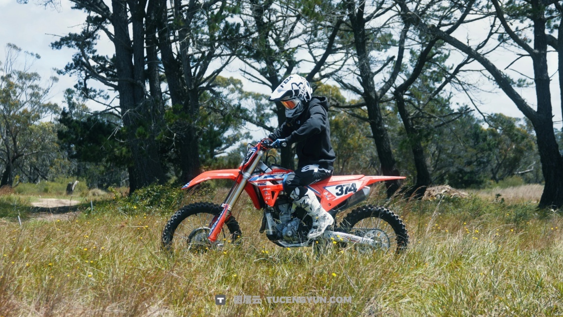 Jay Jankulovski 12个热门创意风格电影感 Rec.709 色彩还原LUT调色预设+视频教程(中文字幕) Jay Jankulovski – JAY V2 LUT PACK Standard（15032）图层云