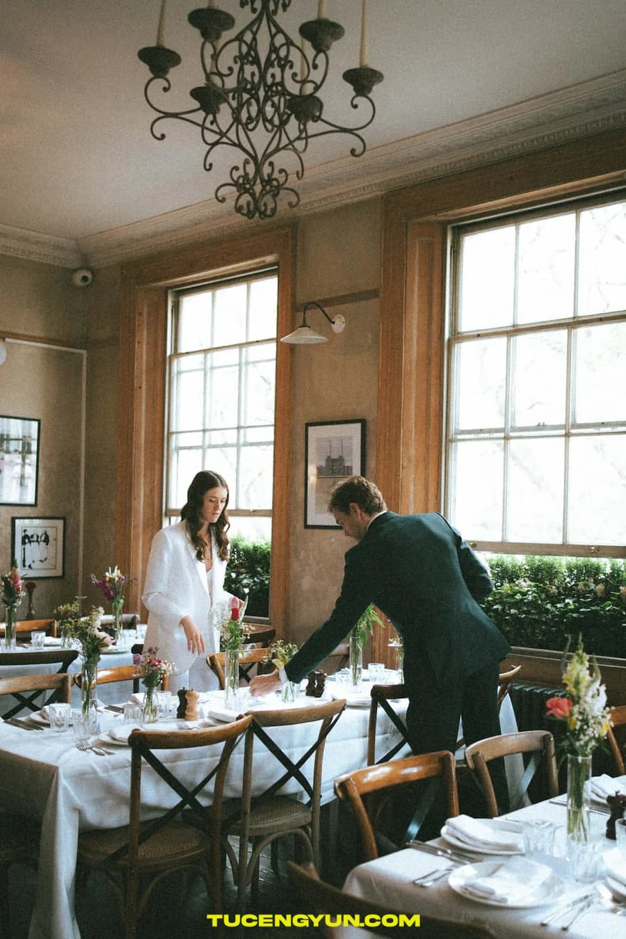 复古怀旧美学35毫米一次性胶片风格婚礼人像摄影调色LR预设 The Disposable Film Preset Pack by Zach&Grace（15046）图层云